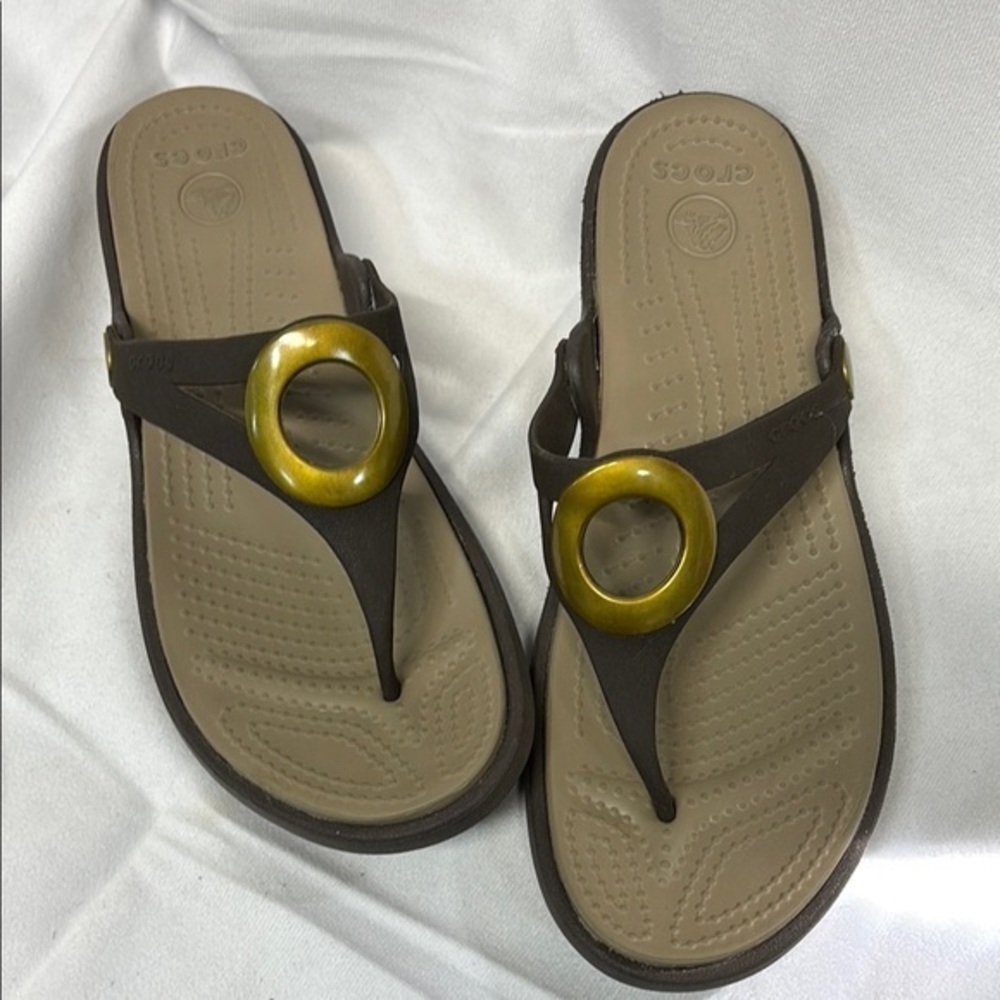 Crocs Sanrah Wedges Brown Beige Flip Flop Sandals  size 9